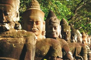 Tempelstatuen in Angkor Thom Tempelstatuen in Angkor Thom