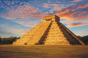 Maya-Pyramide El Castillo in Chichén Itzá auf der Halbinsel Yucatán in Mexiko