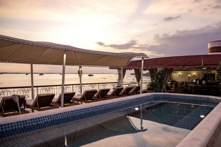 The Jahan, Pool
