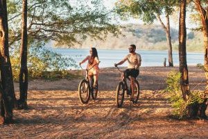 Strand an der Nicoya-Halbinsel in Costa Rica mit tropischem Strandfeeling
