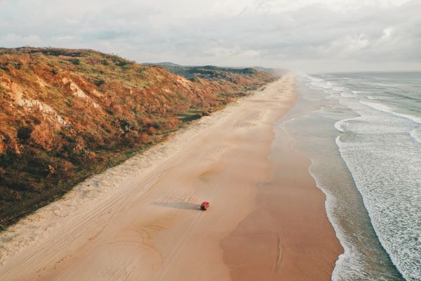 Mit dem eigenen Mietwagen unterwegs auf Fraser Island, Australien Mit dem eigenen Mietwagen unterwegs auf Fraser Island, Australien