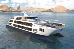 MC Hermes Megakatamaran Ecuador Galapagos Außenansicht