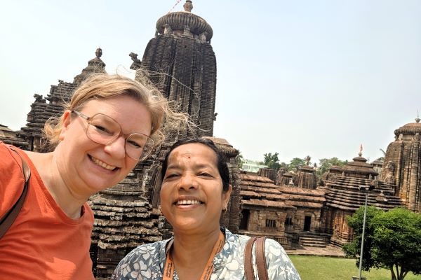 Jessica unterwegs in Bhubaneswar mit Rashmi, der besten "Guidin" in Odissa Jessica unterwegs in Bhubaneshwar mit Rashmi, der besten "Guidin" in Odissa