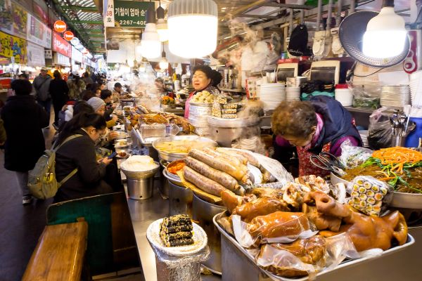 Streetfood auf dem Gwangjang Markt in Seoul Streetfood auf dem Gwangjang Markt in Seoul